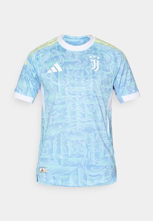 Sinine spordipusa, millel on keerdkäiguga muster, lühikesed varrukad ja valged aktsendid. Ees on Adidas'i logo ja Juventuse embleem.