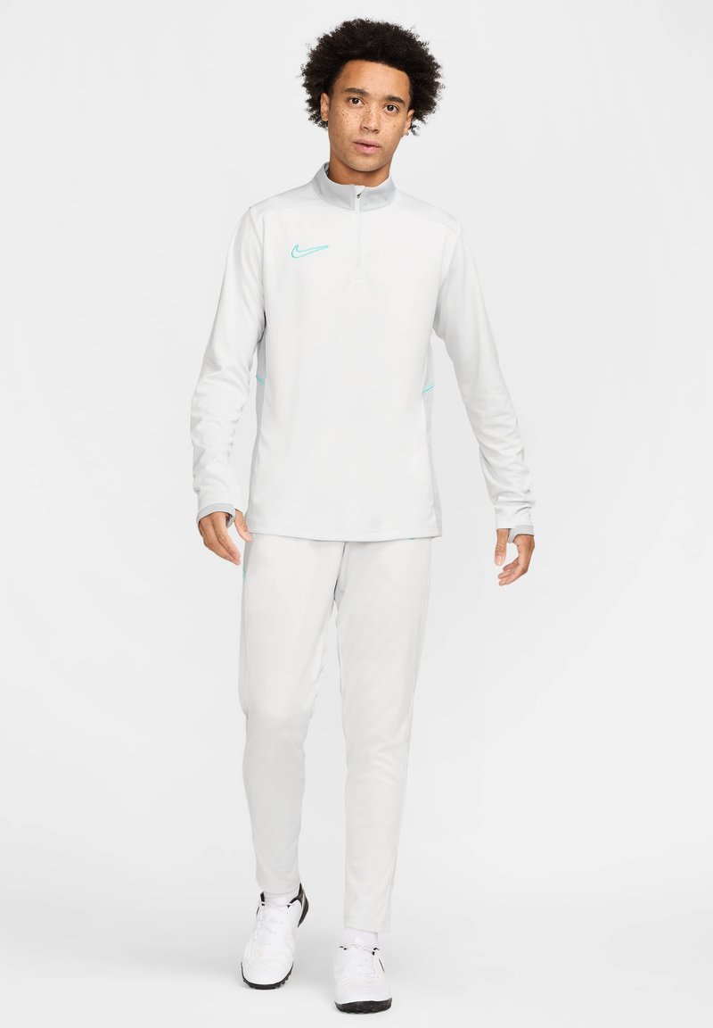 Nike Performance Longsleeve lichtgrijs