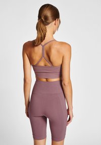 Hummel HMLTIFFY SEAMLESS - Sport-bh met light support - rose taupe