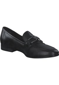 Mocassin en cuir noir avec un bout rond, un talon plat et une boucle en métal décorative sur le dessus. Texture lisse et détails de couture.