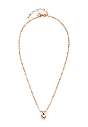 Gouden ketting met kleine ovalen schakels en een glad, hartvormig hangertje dat in het midden hangt tegen een witte achtergrond.
