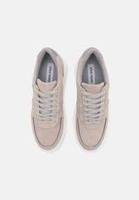 Steve Madden FLYNN - Zapatillas - grey