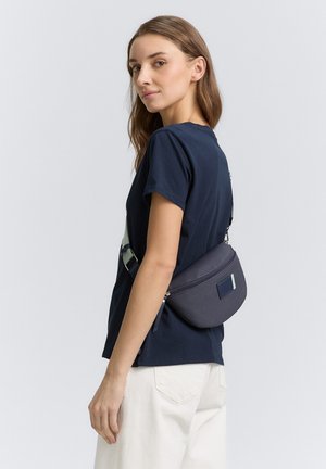 Borsa a tracolla blu navy realizzata in tessuto testurizzato, di forma ovale con chiusura a zip, con un accento blu chiaro sulla parte anteriore.