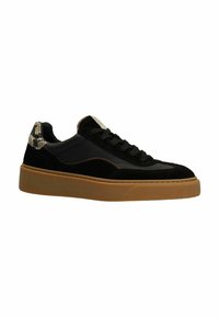Schwarze Sneakers mit einem Obermaterial aus Wildleder und glattem Leder, Gummisohle und Schlangenleder-Optik auf der Ferse. Mit schwarzen Schnürsenkeln und gestickten Details.