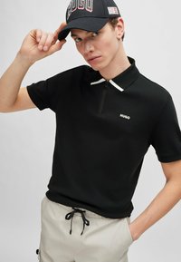 HUGO DALOMINO - Polo - black one
