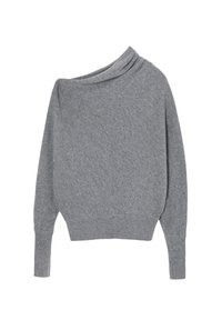 Grauer Pullover aus weichem Material mit asymmetrischem, schulterfreiem Ausschnitt, langen Ärmeln und gerippten Bündchen und Saum, der einen lässigen Schnitt aufweist.