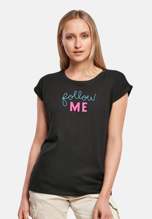 CLASSIC ROLL UP  D-FOLLOW - Print T-shirt - black