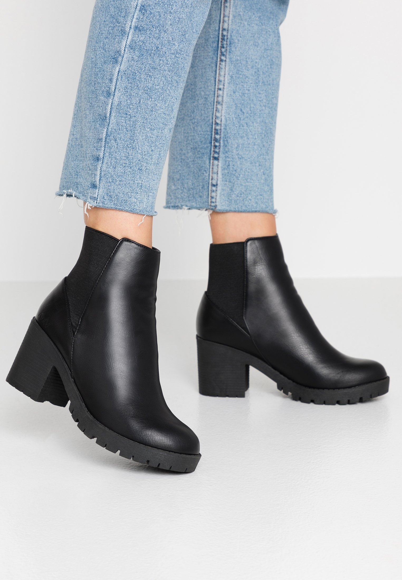 Matt & Nat MONT ROYAL VEGAN Korte laarzen blackZwart Matt & Nat DEA VEGAN Korte laarzen blackZwart Zalando.nl