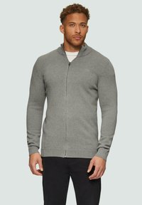 Grauer Reißverschluss-Cardigan, gerippte Bündchen und Saum, aus gestricktem Material gefertigt. Verfügt über einen hohen Kragen und ein schlankes Design.
