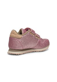 Rosa glittriga sneakers med beige accenter, med en texturerad bakdel, två kardborrestängningar och en slitstark sula för bättre grepp.