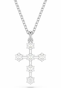 Srebrna ogrlica s križem, ki ima pet okroglih akcentov z brezbarvnimi kamni, obešena na srebrni verigi z povezanim dizajnom.