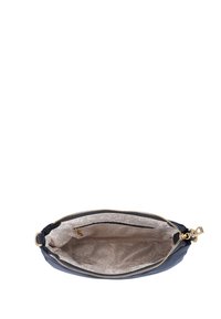 Borsa a tracolla in pelle blu navy con hardware dorato, chiusura con zip e fodera beige con motivo. Presenta una singola tasca interna. Forma ovale, texture liscia.