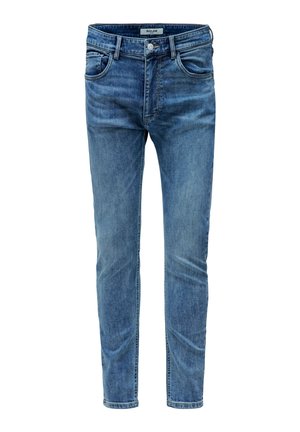 Vaqueros de mezclilla azul de corte ajustado con bolsillos delanteros, trabillas para cinturón, cierre de botón y un ligero desgaste en muslos y rodillas.