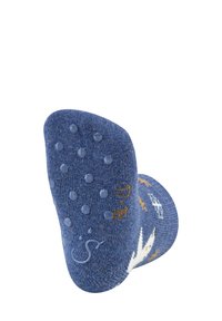 Blau gestrickte Socke mit Gummigriffpunkten auf der Sohle, ausgestattet mit bunten Tiermustern und kontrastierenden weißen Akzenten am oberen Rand.