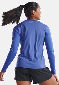2XU AERO - Maglietta a manica lunga - marlin hydrangea reflective