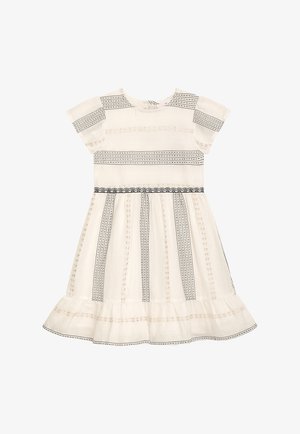 Weißes Kleid mit schwarzen horizontalen Streifen, strukturiertem Stoff, kurzen Ärmeln, gerafftem Saum und Stickereien entlang der Taille.