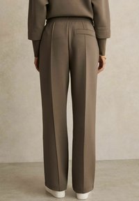 Reiss Pantalon de survêtement - khaki green