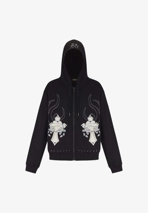 Felpa nera con zip e cappuccio, caratterizzata da motivi floreali e croci bianchi, dettagli con strass e polsini a costine.