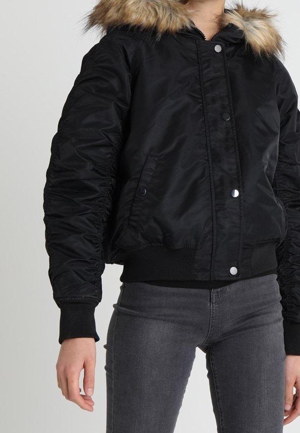 Doudoune Veste Noire Jennyfer – Taille M – Coupe Vent – Doublure Acrylique – Neuf Sans étiquette