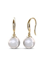 Orecchini d'oro con design a gancio, caratterizzati da una grande perla bianca e piccoli cristalli trasparenti che decorano la parte superiore. Texture liscia e lucida.