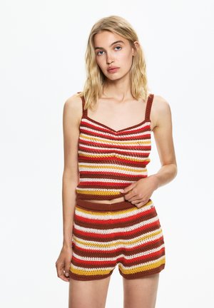 STRIPED - Šortky - coral