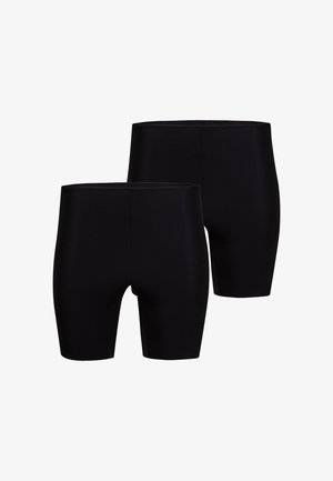 Zwei Paar schlichte schwarze Radhosen bis zur Mitte des Oberschenkels mit einem glatten Bund, dargestellt vor weißem Hintergrund.