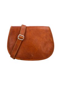 Hnědá kožená crossbody taška zaobleného tvaru, hladkého povrchu, s nastavitelným popruhem a stříbrnou sponou. Švy podél okrajů.