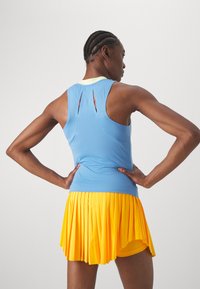Nike Performance ADVANTAGE TANK - Top - university blue/light laser orange/white