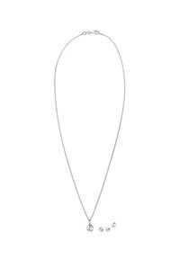 Sølv kæde halskæde med en rund vedhæng og tre matchende stud øreringe, der har klare rhinestones. Elegant og minimalistisk design.