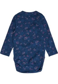 Långärmad barnskjorta i mörkblått med abstrakta rosa och svarta geometriska mönster, med rundad hals och svängd nederkant.