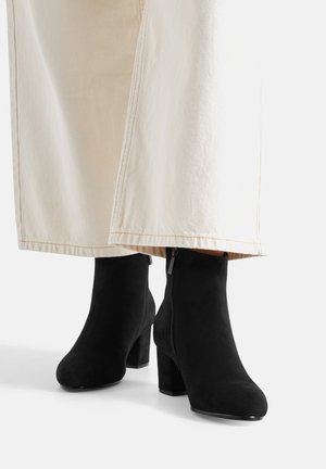 Jenny, Stiefelette - black