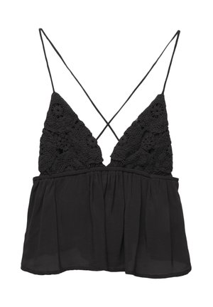 Camisole noire avec un haut en dentelle crocheté au design en V, des bretelles fines et ajustables, et un bas léger et évasé.