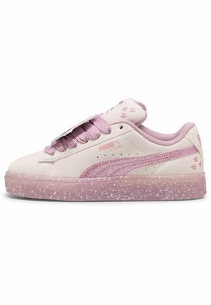 - Sneakersy niskie