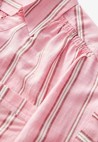 SHORT SLEEVE - Gombos blúz - pink stripe