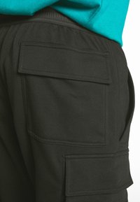 Urban Classics TACTICAL PANTS - Reisitaskuhousut - black