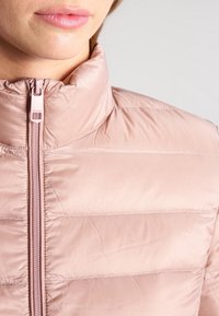 Tommy Hilfiger Chaqueta de plumas - light pink
