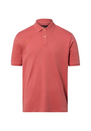 Polo rouge délavé à manches courtes pour homme, avec deux boutons beiges et un col classique, présenté sur un fond blanc.