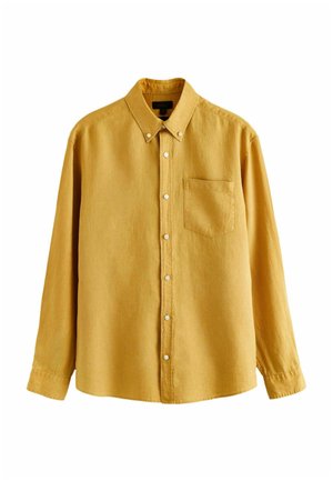 Herrenhemd in Senfgelb mit langen Ärmeln, Knopfleiste, Brusttasche und Knopfkragen vor weißem Hintergrund.