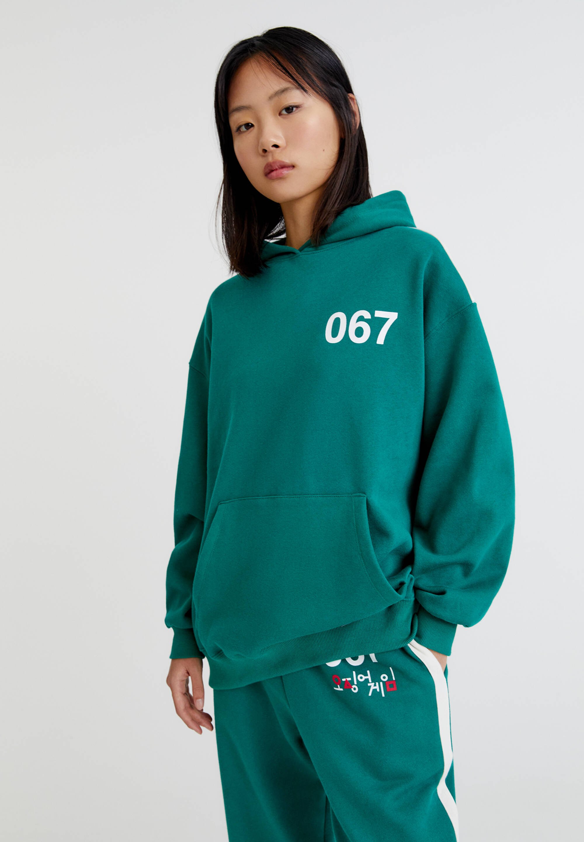 PULL\u0026BEAR SQUID GAME - Hoodie - green 