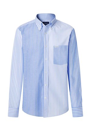 Camicia da uomo con bottoni, caratterizzata da strisce verticali blu e bianche, taschino sul lato sinistro e maniche lunghe con dettagli sui polsini.