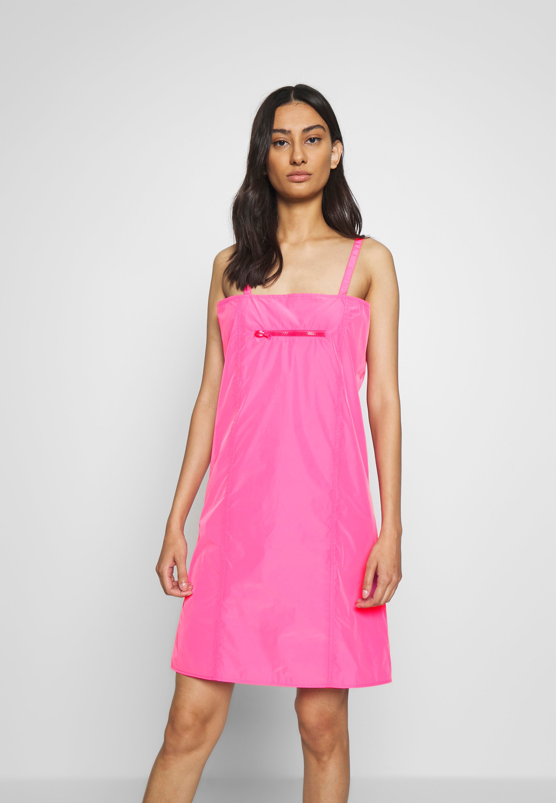 HOSBJERG online | Den nye kolleksjonen på Zalando HOSBJERG RILEY OLIVIA DRESS - Jerseykjole - pink