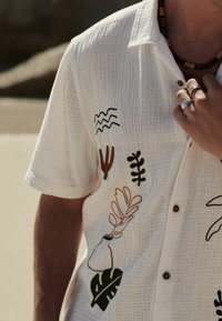 Next SHORT SLEEVE REGULAR FIT - Košeľa - white