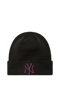 Berretto in maglia nero con risvolto e logo "NY" ricamato in viola sul fronte. Texture liscia e forma della parte superiore arrotondata.