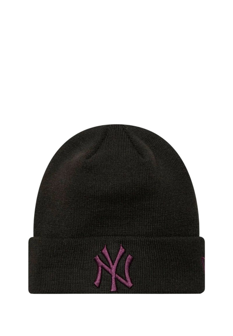 Berretto in maglia nero con risvolto e logo "NY" ricamato in viola sul fronte. Texture liscia e forma della parte superiore arrotondata.