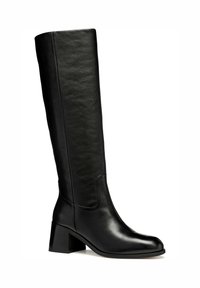 Stivale nero in pelle alta fino al ginocchio con punta quadrata, tacco a blocco e texture liscia. Presenta una cucitura sottile lungo i lati.