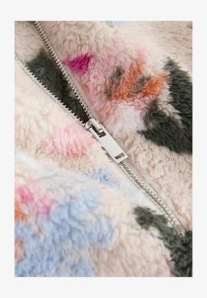 Miękka bluza na zamek z pastelową, meszkowatą fakturą, wyposażona w srebrny zamek błyskawiczny oraz wielokolorowe naszywki w różowym, zielonym, pomarańczowym i niebieskim kolorze.