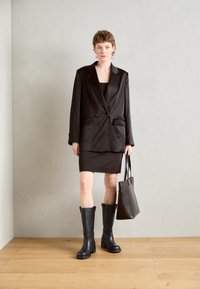Pavement ANNELI - Platform boots - black