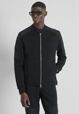 IN WITH KOREAN COLLAR AND TWO LAYERS PLATE ON SLEEVE - Giacca da mezza stagione - black