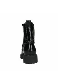 Zwarte gepatineerde leren enkellaarsjes met een gestructureerde afwerking, achterrits en chunky zool. Rond neus en een glad, glanzend oppervlak.
