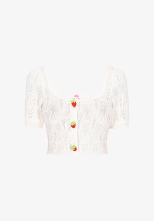 Rövid ujjú, rövidre szabott fehér kötött kardigán, levélmintával és három eper alakú gombbal az elején.